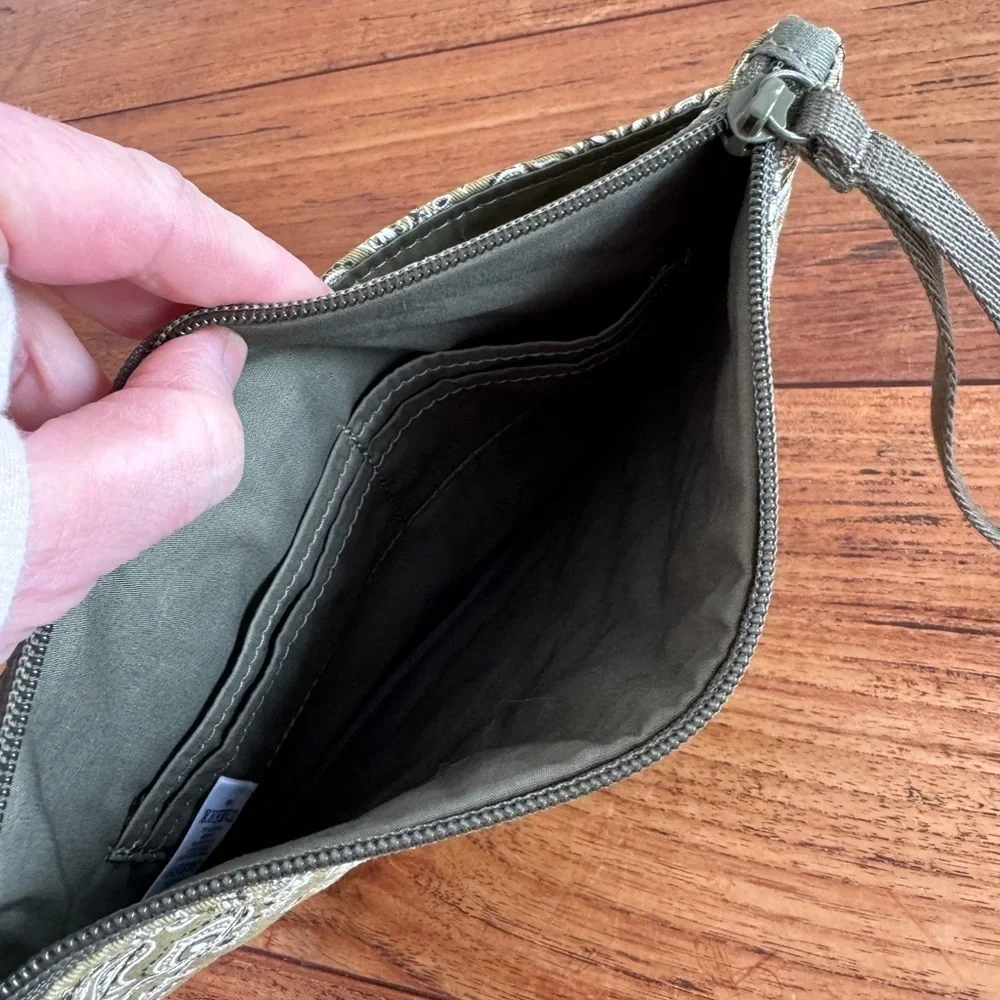 NWOT Land's End Quilted Pocket Wristlet Snap Front Pocket Zipper Close / Olive